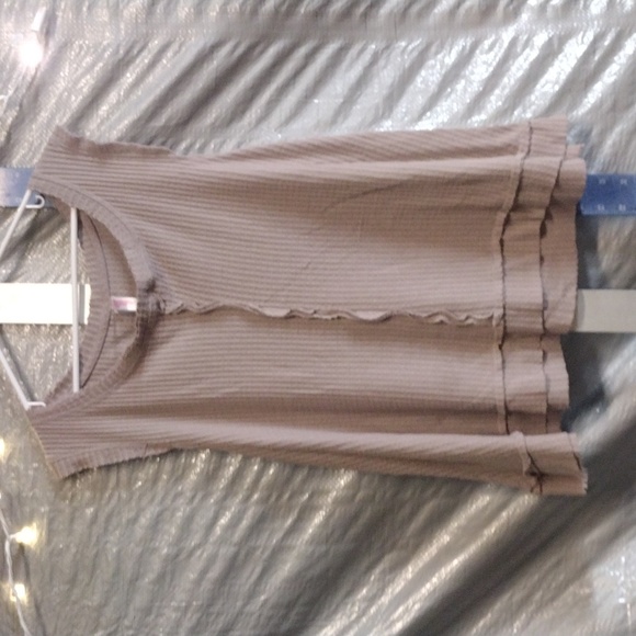 Gray Knit with layers - Picture 1 of 4